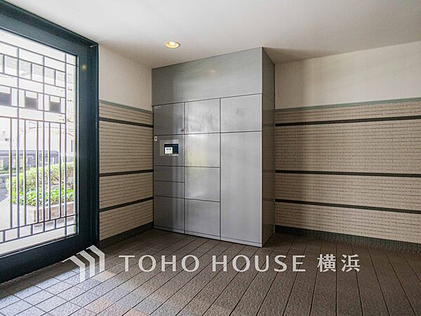 普段留守がちなご家族にも安心な宅配ボックスを完備。再配達を頼む手間を省ける嬉しい設備です。