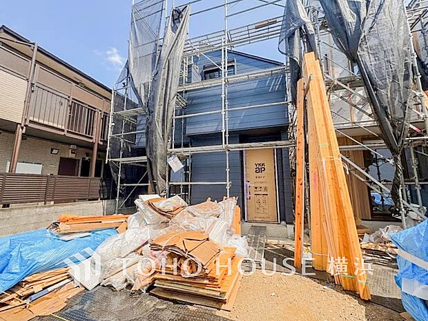 お住まいの顔となる玄関。住まう方のプライドを満たすクオリティを備えています。（2026年8月撮影）