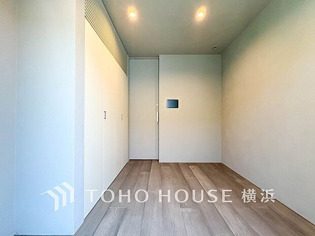心地よい光と風があふれています。プライベートな自分時間を快適に過ごせるお部屋。
