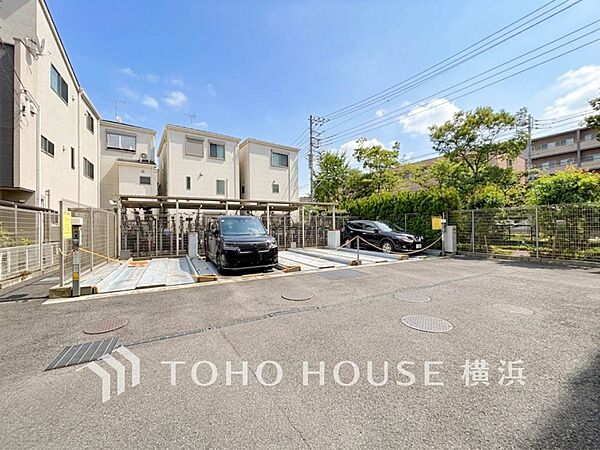 敷地内に駐車スペースがあると日々の暮らしのをスムーズに運ぶ事が出来ます。（空き状況はお問合せ下さい）