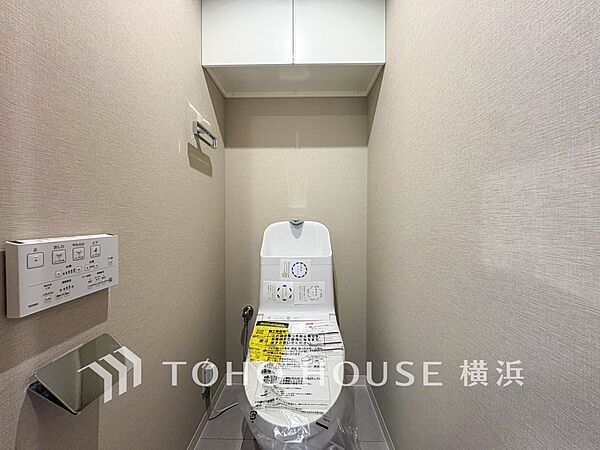 清潔感溢れるトイレ。落ち着いた空間で安らぎのひとときをお過ごしいただけます。