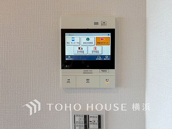 誰が来てもわかる様にモニター付きインターホンを設置。快適と安らぎを合わせた優しい設計。