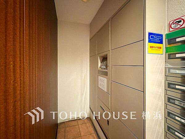 普段留守がちなご家族にも安心な宅配ボックスを完備。再配達を頼む手間を省ける嬉しい設備です。
