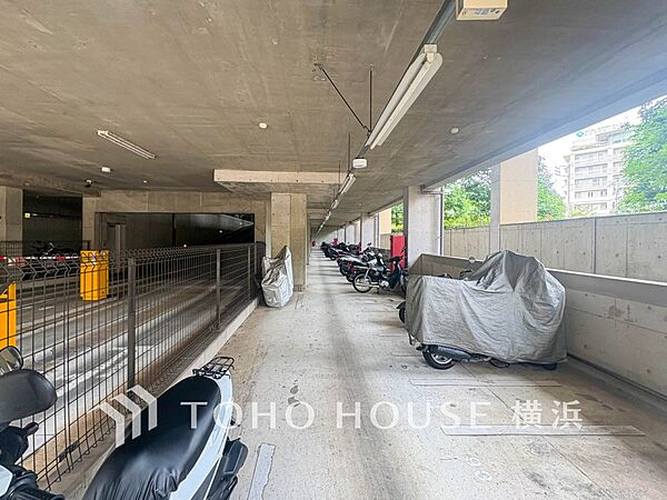 バイク置き場も完備してます。
