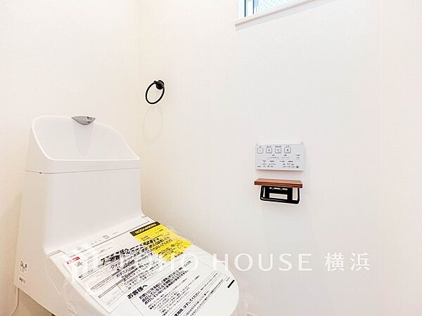 清潔感溢れるトイレ。落ち着いた空間で安らぎのひとときをお過ごしいただけます。