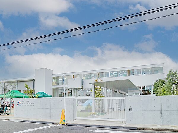 あさひ台幼稚園　450m　園のスローガンは「遊びの王様、どろんこ隊」です。「遊び」を教育の柱に置いています。