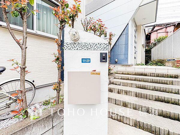 スタイリッシュな外観に見合う、オシャレなポスト。毎朝新聞を受け取るのも楽しみになりそう。