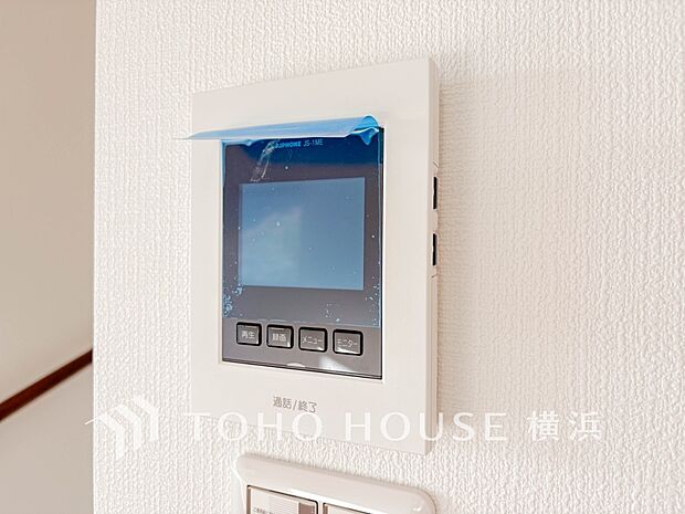 誰が来てもわかる様にモニター付きインターホンを設置。快適と安らぎを合わせた優しい設計。