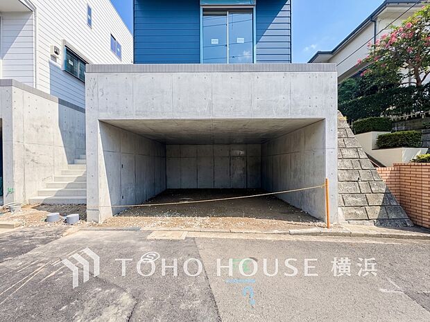 十分な広さのカースペースは、お車2台分の広さがあります。