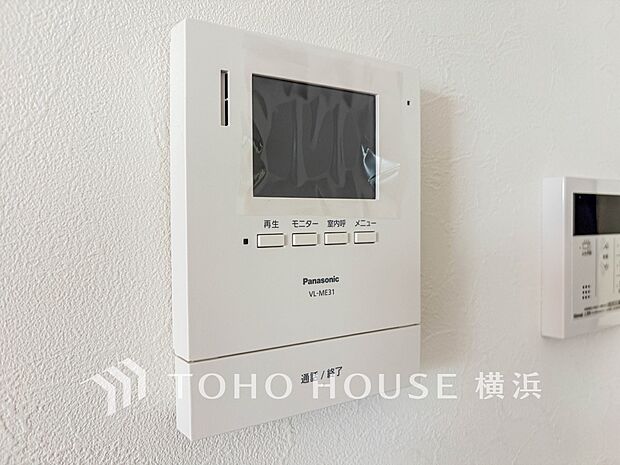 誰が来てもわかる様にモニター付きインターホンを設置。快適と安らぎを合わせた優しい設計。