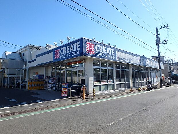 クリエイトエス・ディー戸塚平戸店 600m お薬や日用品、冷蔵食品・冷凍食品・野菜・精肉・酒などをお手ごろ価格で取り揃える頼もしいお店。