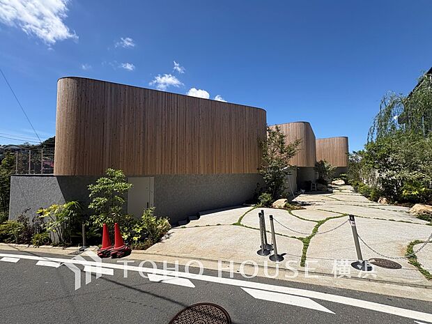 お住まいの顔となる玄関。住まう方のプライドを満たすクオリティを備えています。