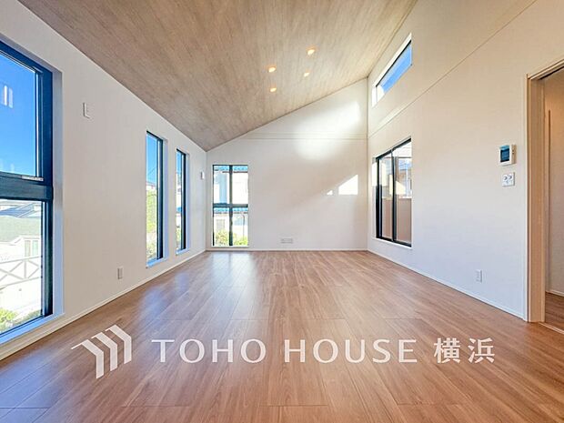 和やかで洗練された空間の演出。寛ぎとコミュニケーションを育む居心地のよい場所。