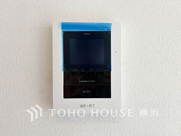 誰が来てもわかる様にモニター付きインターホンを設置。快適と安らぎを合わせた優しい設計。
