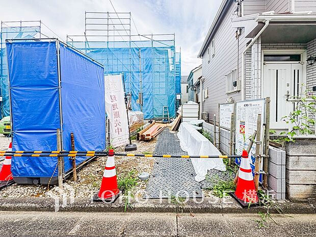 お住まいの顔となる玄関。住まう方のプライドを満たすクオリティを備えています。(2026年8月撮影)