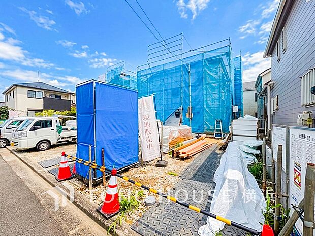 十分な広さのカースペースは、お車2台分の広さがあります。(2026年8月撮影)