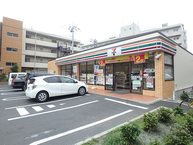 セブン-イレブン 横浜鴨居1丁目店 500m 24時間営業。近くにあるとちょっとした買い物にも便利ですね。