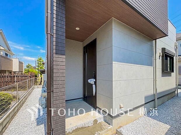 お住まいの顔となる玄関。住まう方のプライドを満たすクオリティを備えています。