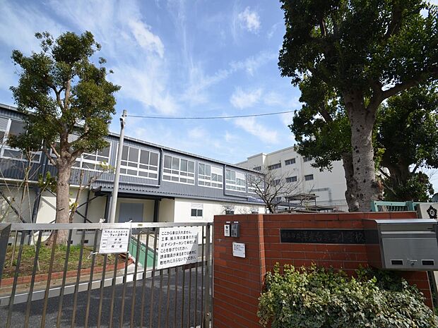 横浜市立洋光台第二小学校 400m 徒歩5分。小学校が近いのは子育てファミリーにもおすすめのポイントです。