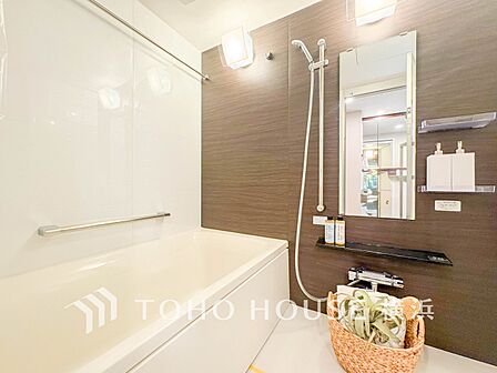 すっきりとした清潔感が感じられ、心身をリフレッシュできる寛ぎを深めてくれるスペースです。