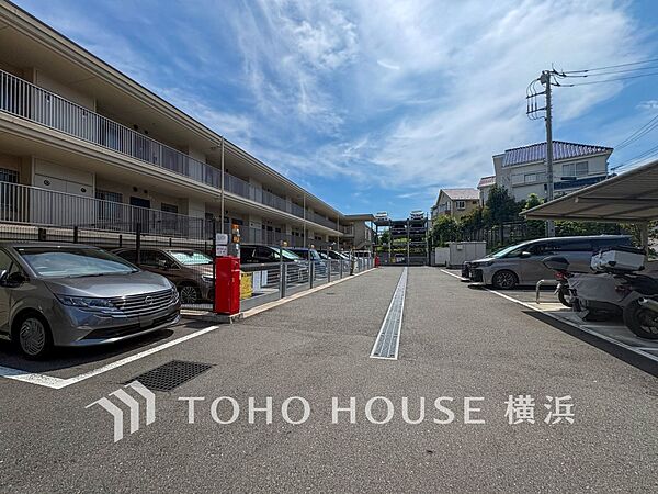敷地内駐車場（空き状況はお問い合わせください）。