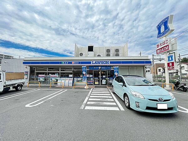 ローソン磯子中原三丁目店　300m　オリジナルブランド商品やホットスナック・コーヒーも人気です。