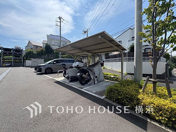 バイク置き場も完備してます。