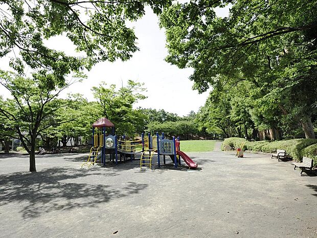 洋光台駅前公園 550m 遊びながら宇宙や科学を学べる「はまぎんこども宇宙科学館」室内で遊べる「こどもログハウス」を併設。