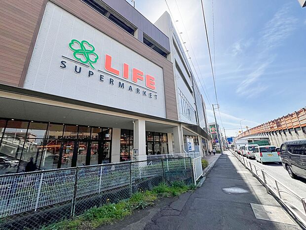 ライフ溝口店 600m 食卓を飾る新鮮な食料品が毎日揃います。家族の笑顔を思い浮かべながらお買い物も楽しいです。