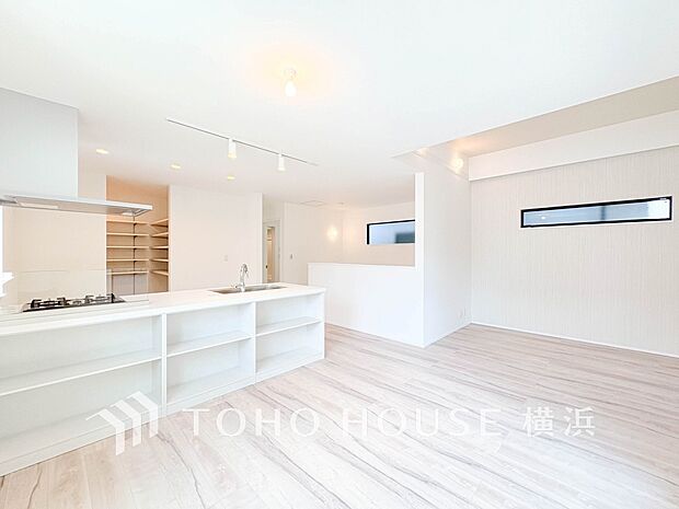 家族と過ごす時間を大切にしたい方にぴったりの明るくゆとりある住空間です。
