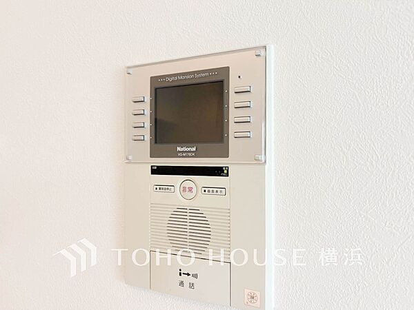 誰が来てもわかる様にモニター付きインターホンを設置。快適と安らぎを合わせた優しい設計。