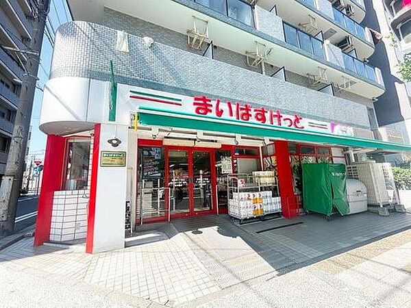 まいばすけっと初音町1丁目店　1m　イオン系列の小型スーパー。食品、雑貨等、生活に必要なものをコンパクトに手に入れることができます。