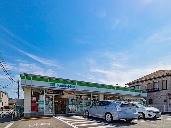 ファミリーマート 白井南瀬谷店　350m　オリジナルブランド商品やホットスナック・コーヒーも人気です。