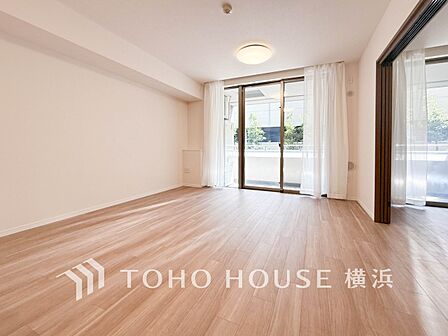 あたたかい日差しがたっぷり降り注ぐLDKは自然と家族の顔があかるい笑顔に。