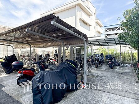 バイク置き場も完備してます。