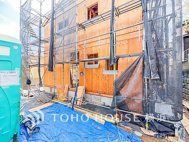 お住まいの顔となる玄関。住まう方のプライドを満たすクオリティを備えています。（2026年8月撮影）
