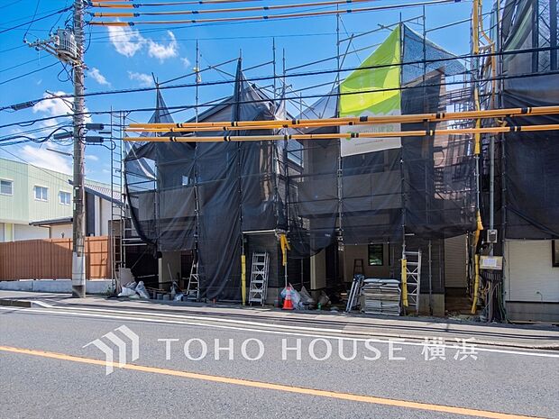 暖かな陽光と爽やかな風がハーモニーを奏でる上質な空間を愉しむ暮らし。(2026年8月撮影)