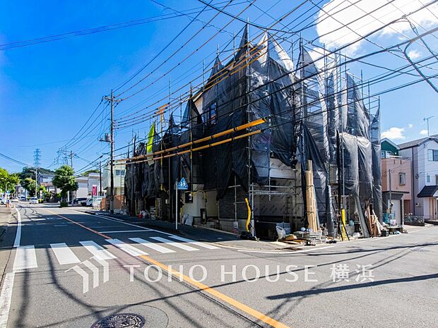良質な環境に暮らす永住の邸がここに誕生します。(2026年8月撮影)
