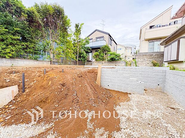 良質な環境に暮らす永住の邸がここに誕生します。(2026年8月撮影)