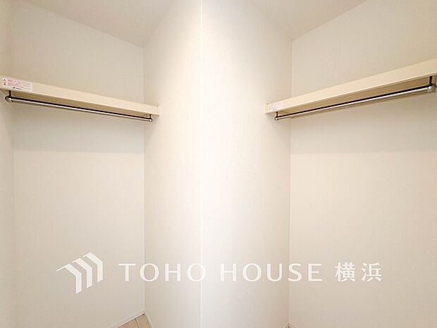 ウォークインクローゼットは家族みんなの衣類が収納できるよう広めに設計。