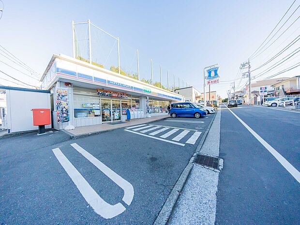 ローソン磯子森五丁目店 1200m 24時間営業。近くにあるとちょっとした買い物にも便利ですね。