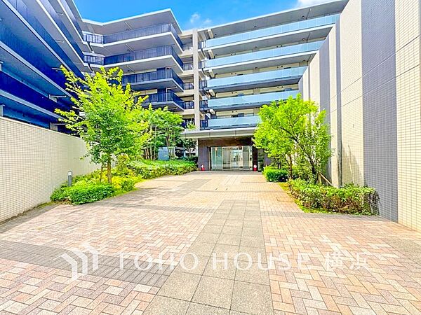 帰宅されるご家族や訪れる方を優しく迎え、安らぎに満ちた生活空間を予感させてくれます。