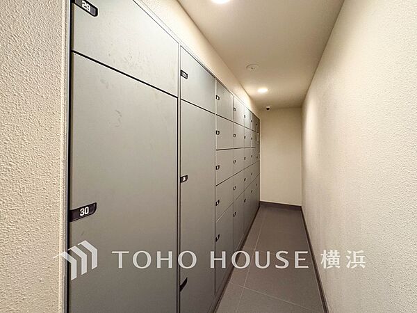 普段留守がちなご家族にも安心な宅配ボックスを完備。再配達を頼む手間を省ける嬉しい設備です。