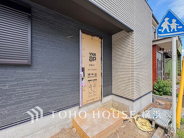 お住まいの顔となる玄関。(2026年8月撮影)