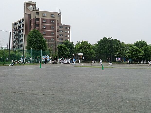元宮さわやか公園 1000m サッカーや野球などの競技が楽しめる広場として市民向けに整備・一般開放されています。