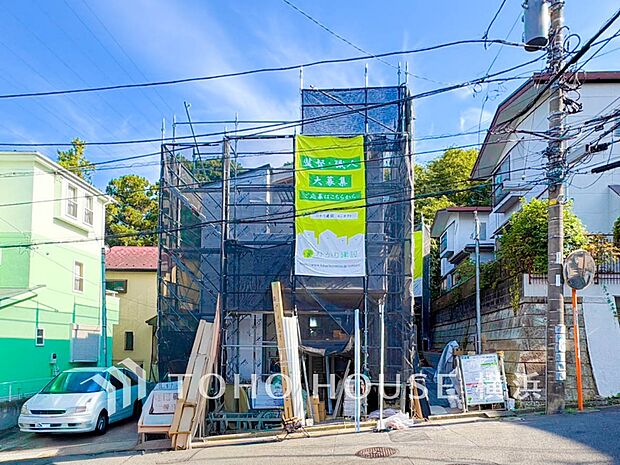 敷地内に駐車スペースがあると、日々の暮らしのをスムーズに運ぶ事が出来ます。(2026年8月撮影)