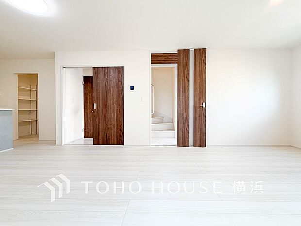 和やかで洗練された空間の演出。寛ぎとコミュニケーションを育む居心地のよい場所。