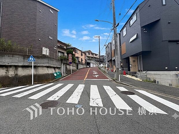 生活利便に優れた住環境に立地し、ゆとりある生活が送れます。