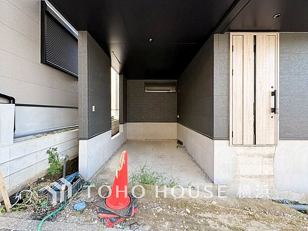 お住まいの顔となる玄関。住まう方のプライドを満たすクオリティを備えています。 