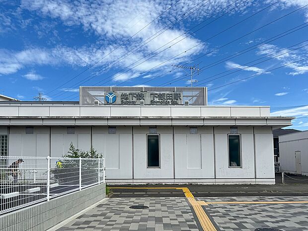 横浜市営地下鉄ブルーライン「下飯田」駅　2400m　横浜駅までの所要時間は38分。小田急江ノ島線と相鉄線が乗り入れている湘南台駅までの所要時間は3分。 